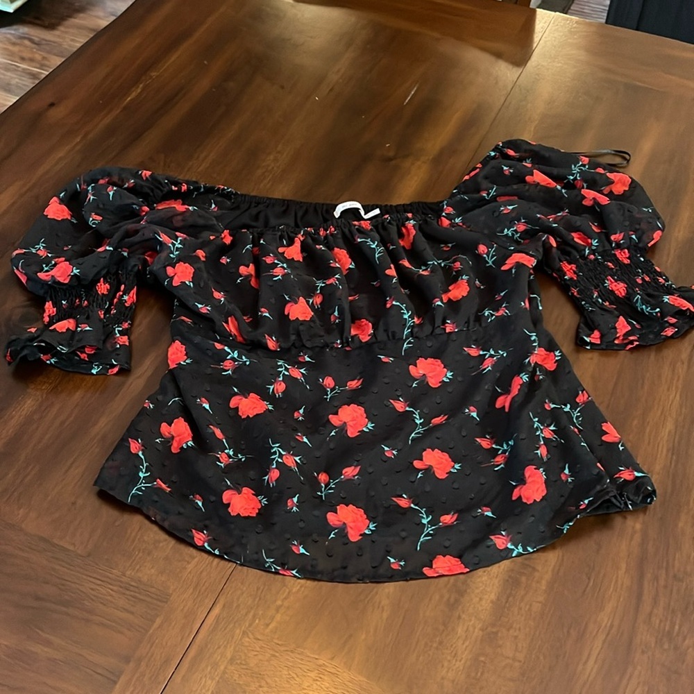Mi Ami black floral blouse with short puff sleeves - size M